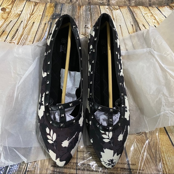 Avon Cushion Walk Floral Print Flats - Picture 2 of 6